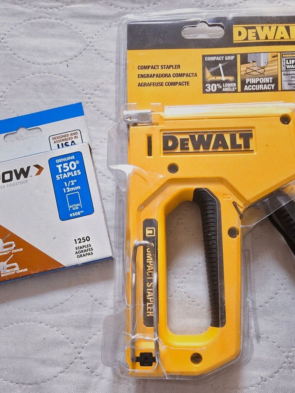 DeWalt Compact Heavy Duty Stapler with Arrow T50 Staples 1/2" 12mm